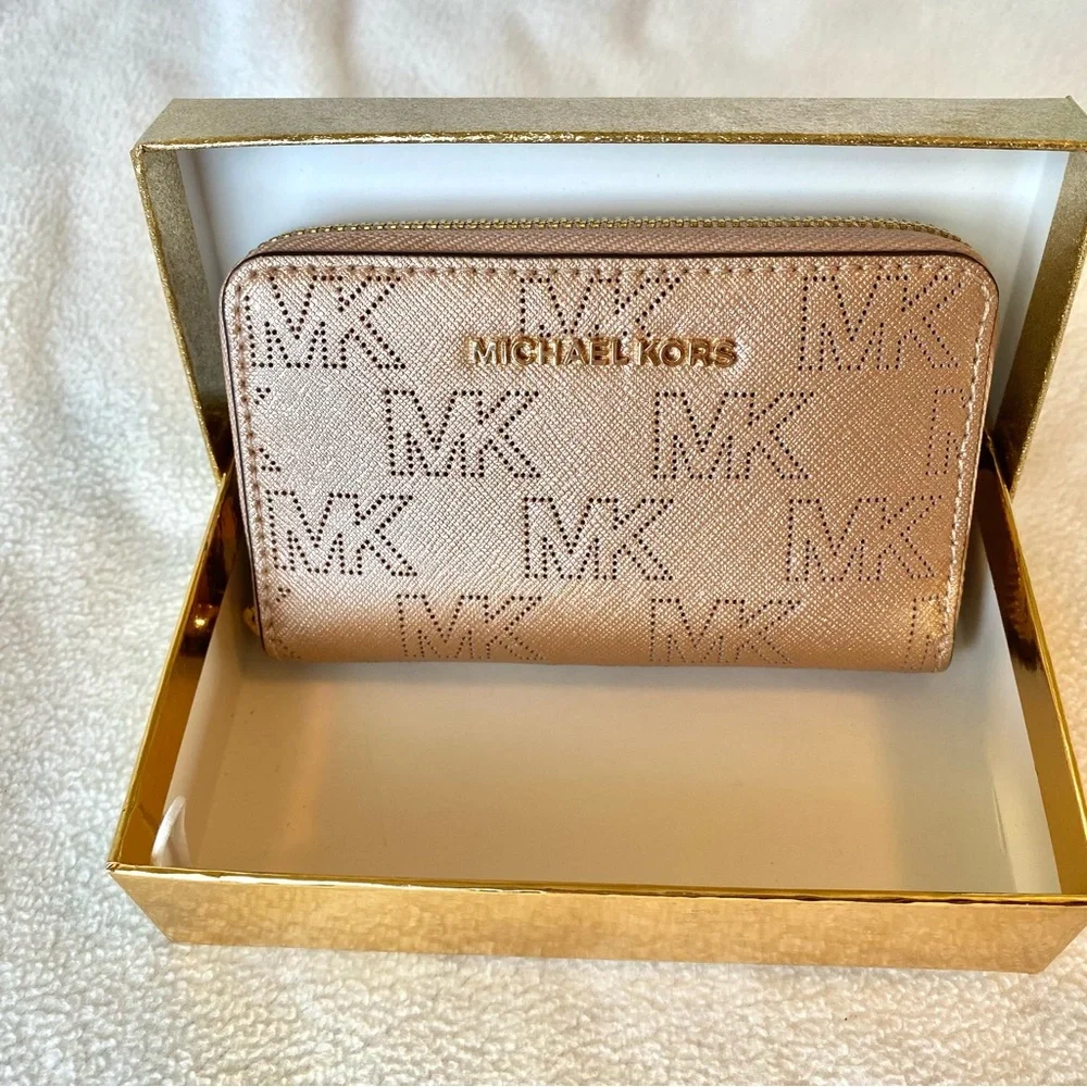 Michael Kors NIB Jet set Gold metallic Wallet with signature logo - Picture 4 of 9